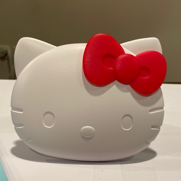 Hello Kitty Bundle includes Cosmetic Bag, Mirror and Facial Masks New - Picture 5 of 6